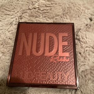 Huda eye shadow palette